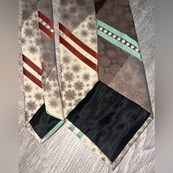 Designer Collection by Regal Tie - Picture 4 of 4